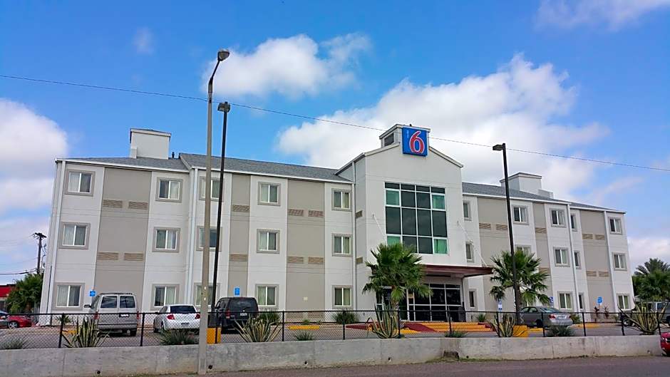 Motel 6 Eagle Pass Lakeside