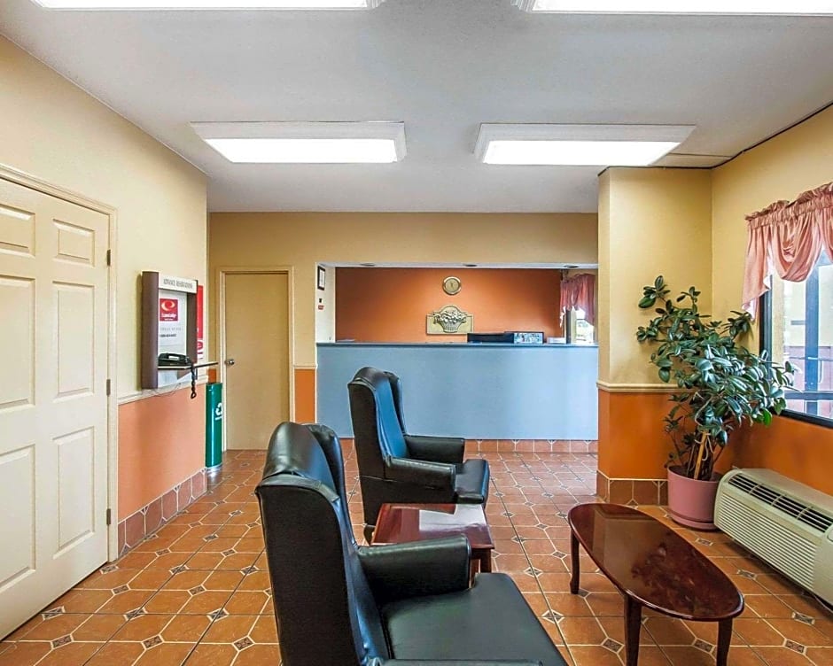 Econo Lodge Inn & Suites I-20, Exit 73