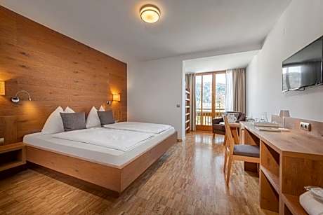 Family Studio with Lake View