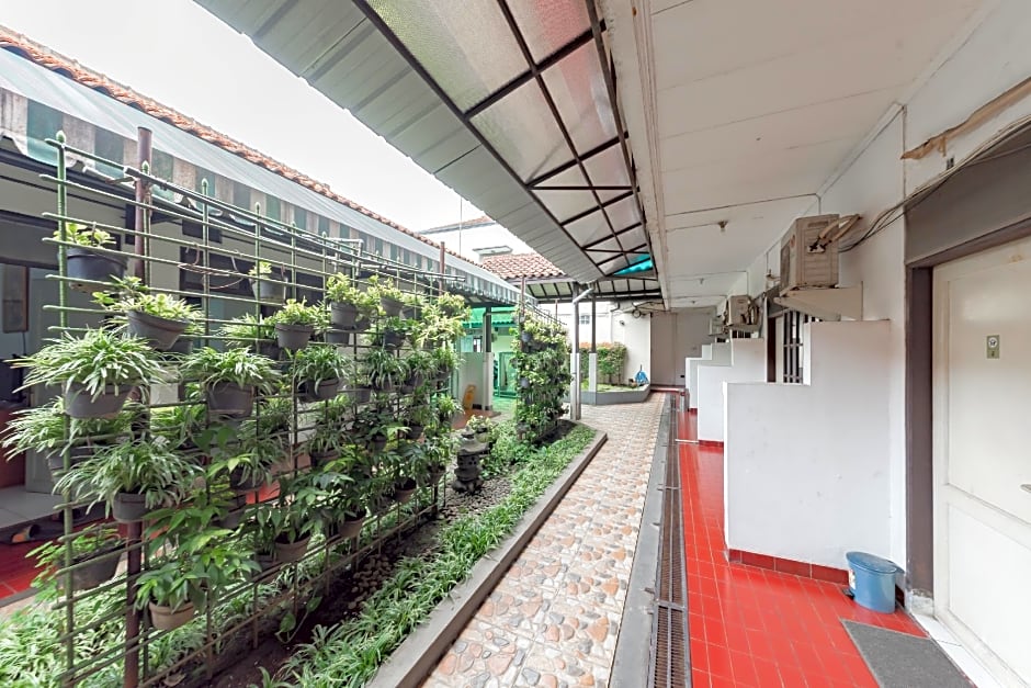 RedDoorz @ Hotel Pondok Kurnia near Buah Batu Bandung