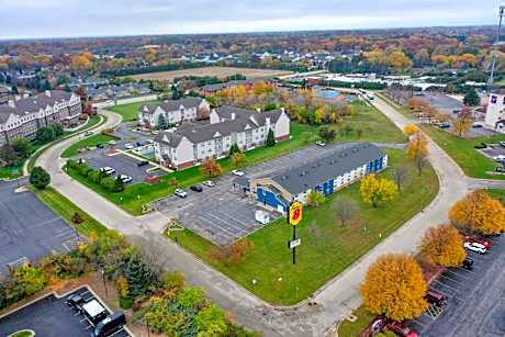 Super 8 by Wyndham Rockford I-90/Casino District