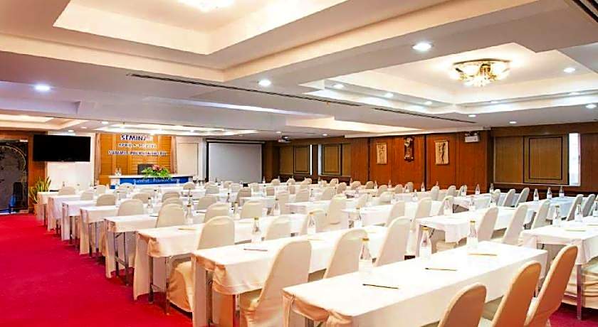 Summit Pavilion Hotel