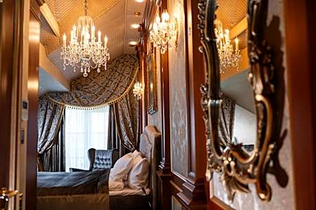 Amber VIP Hotel