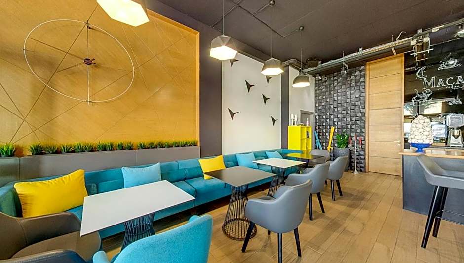 Maria Palace Complex