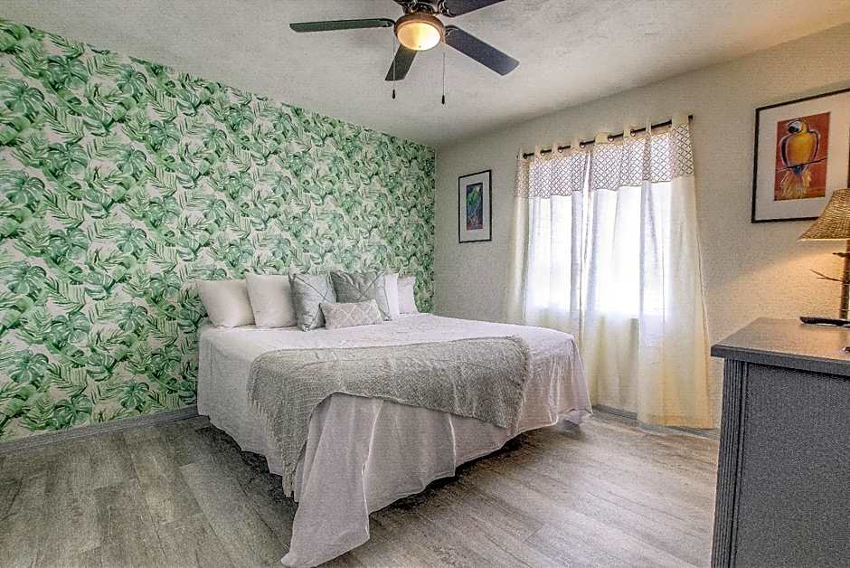 Daytona Shores Inn and Suites