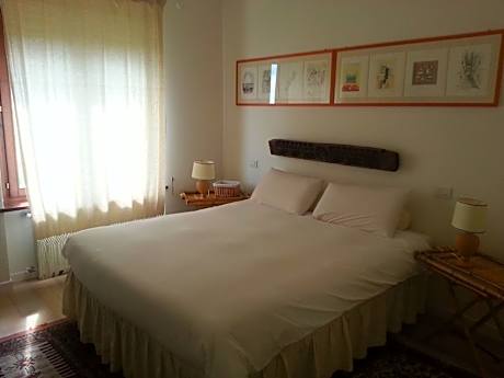 Deluxe Double Room (2 Adults + 1 Child)