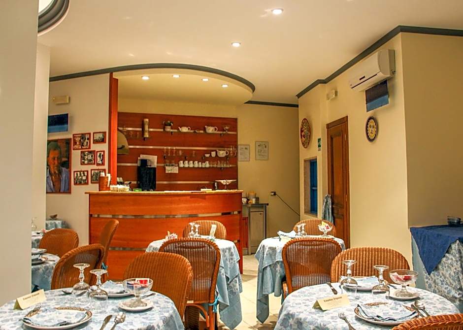 Hotel Il Faro Della Guitgia Tommasino