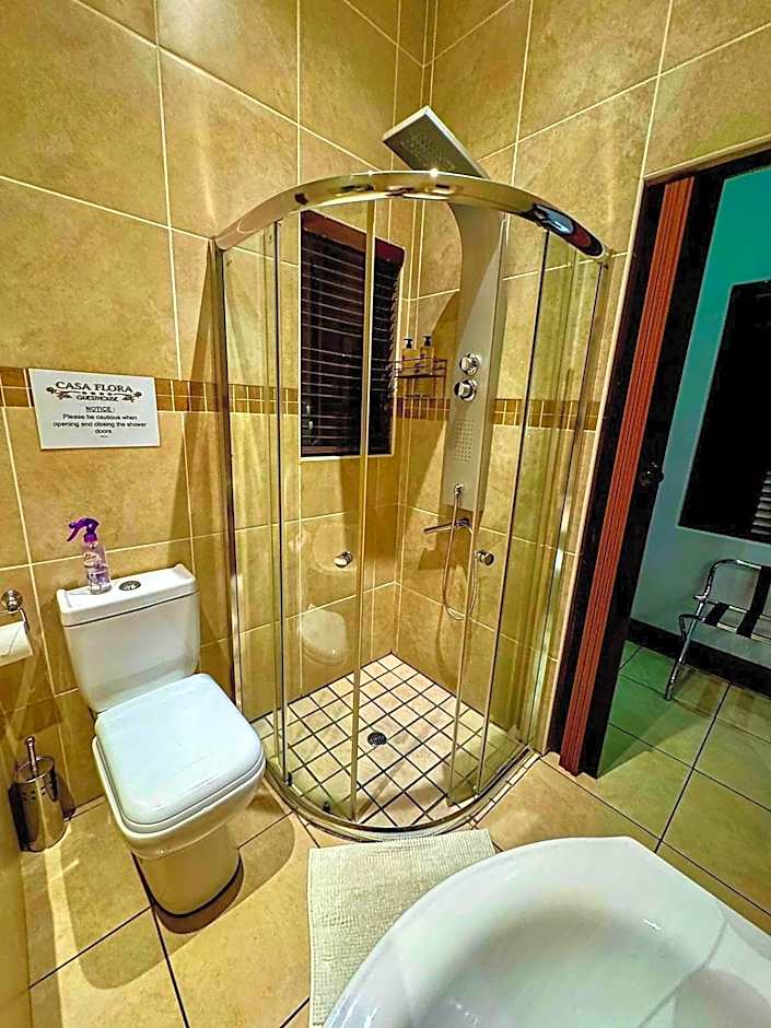 Casa Flora Guesthouse