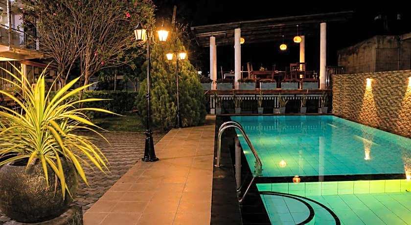 Queens Beach Hotel