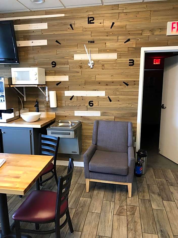 Deerfield Inn and Suites - Fairview