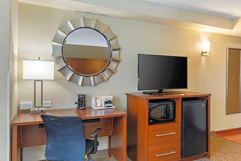 Comfort Suites At Virginia Center Commons