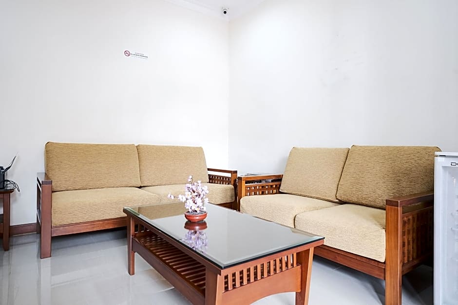 wisma delapan Mitra RedDoorz