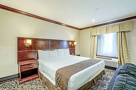 Premium Suite 1 King Bed with Jetted Tub