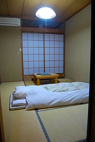 Economy Japanese-Style Single Room with Shared Bathroom