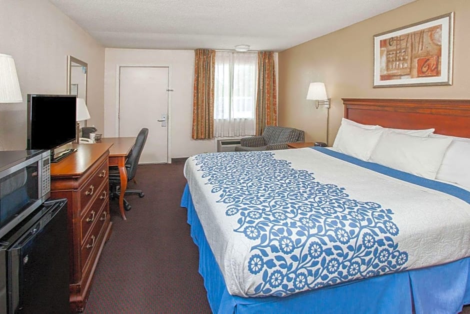 Days Inn by Wyndham Fort Wayne