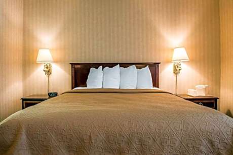 1 Queen Bed, Nonsmoking