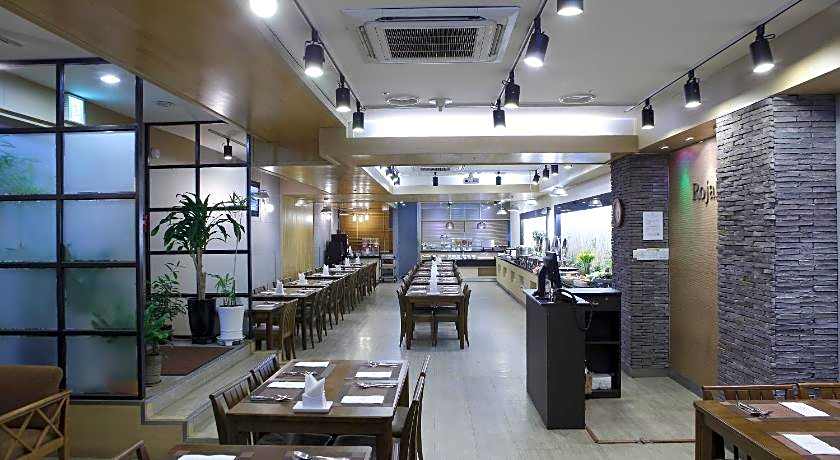 Ramada by Wyndham Dongtan Hotel