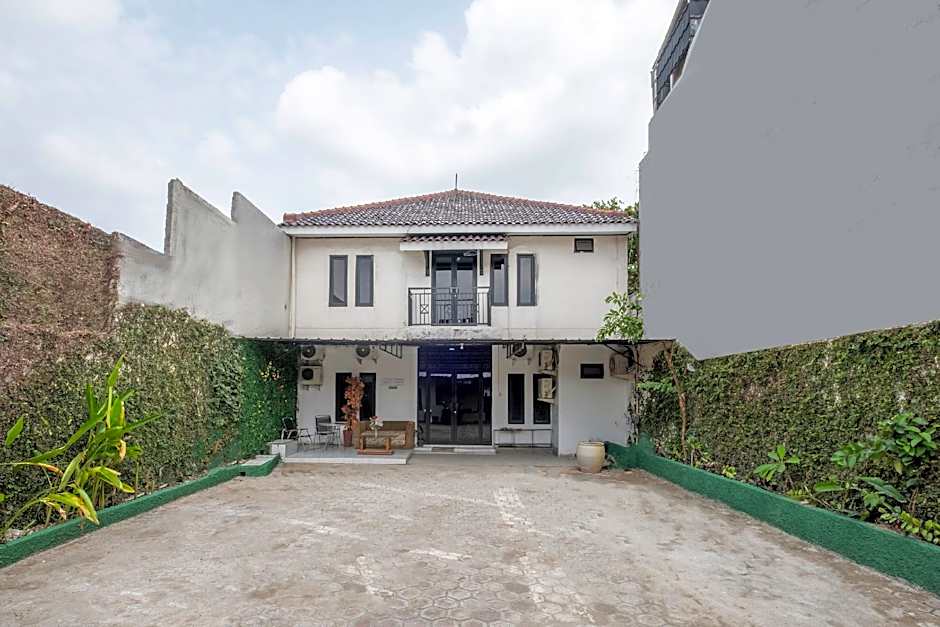 OYO Life 2391 Baladewa Residence Syariah