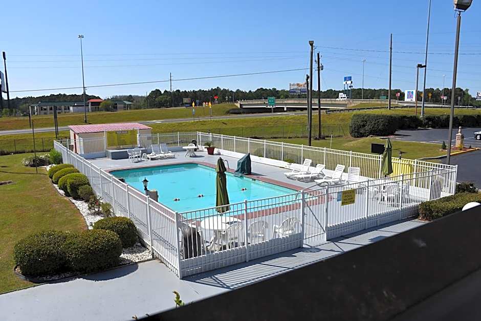 Super 8 by Wyndham Tifton