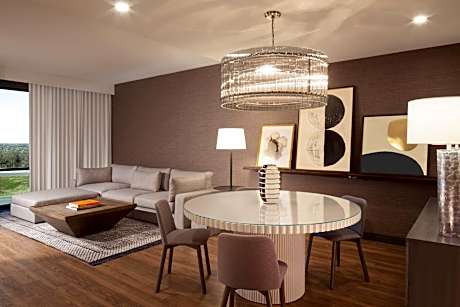 1 Bedroom 2 room Suite, 1 King