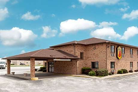 Super 8 by Wyndham Gilman