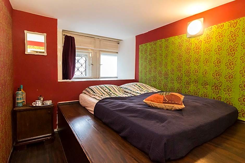 Baroque Hostel & Coworking