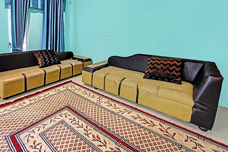 Hotel O Homestay Bang HajiNearLapangan Penujak ( Inen Gonggang)