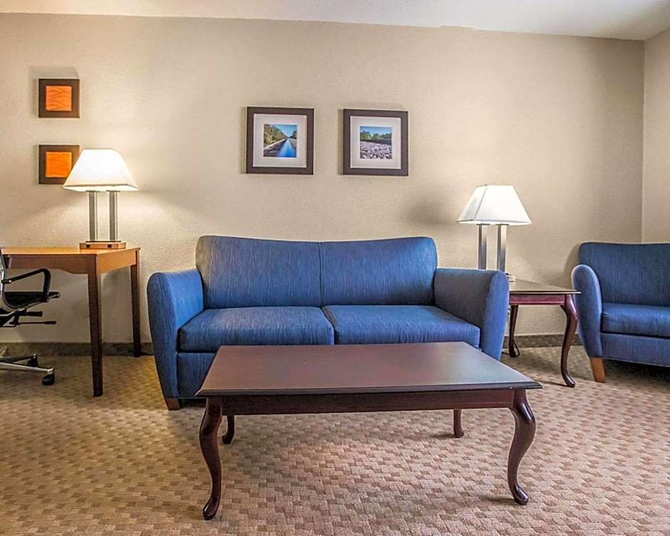 Quality Inn & Suites Dixon Near I-88