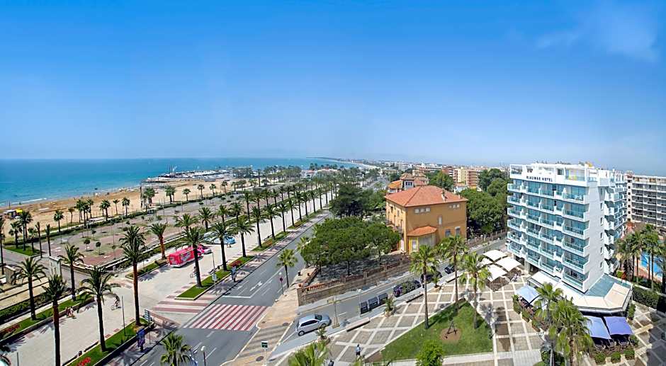 Photo 1 of 2 of Premium Suite, Sea View