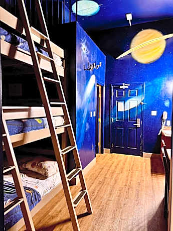 Queen Suite with Three Bunk Beds