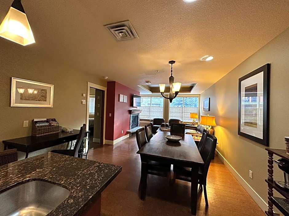 Solara Escape - 2BR Retreat with Pool - Hot Tub - Gym - Spa