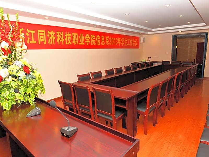 GreenTree Inn Jiaxing Zhapu jiulong Mountain Express Hotel