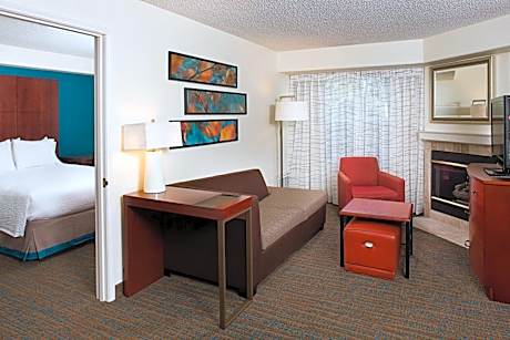 Two-Bedroom Queen Suite