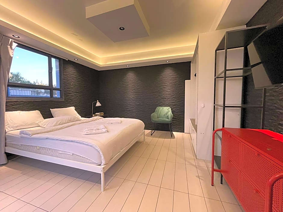 3Bedroom Suite 10 with Balcony and shelter