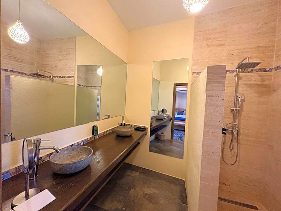 Casa del Armiño - Historic Boutique Hotel in Toledo Old Town