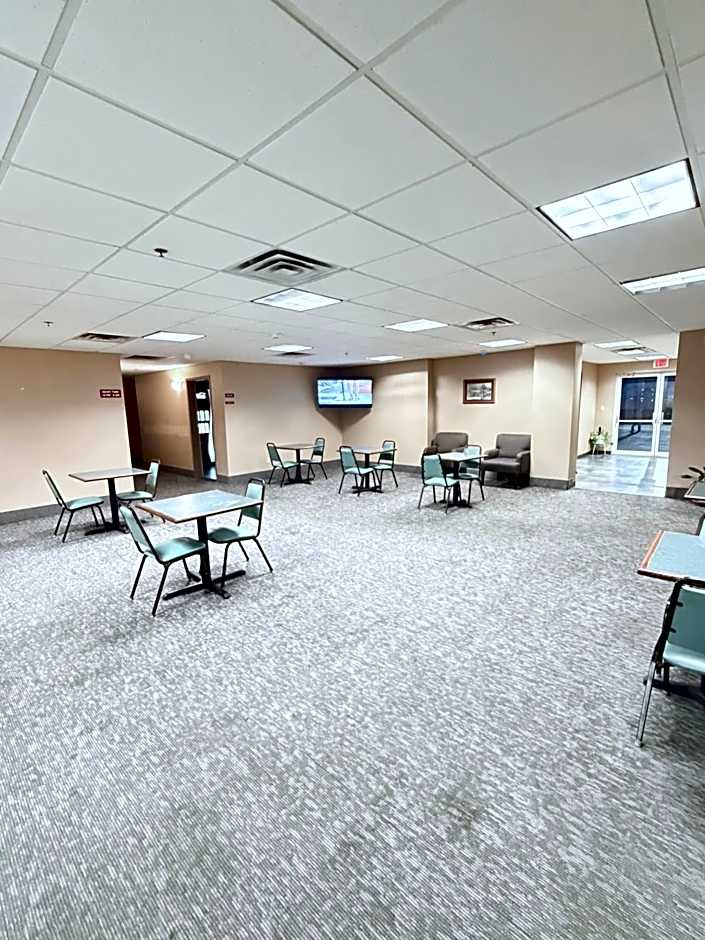 COLLINS INN & SUITES