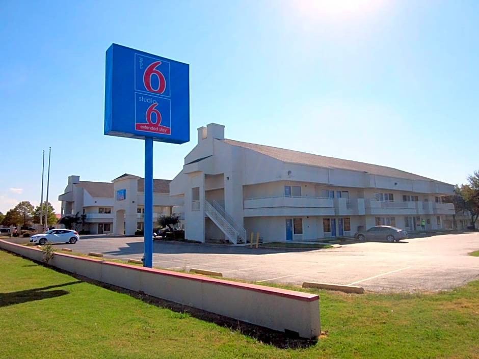 Motel 6-Irving, TX - Irving DFW Airport East