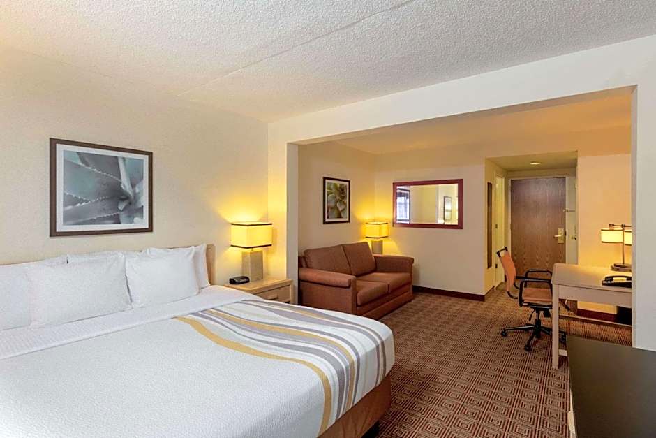 La Quinta Inn & Suites by Wyndham Garden City