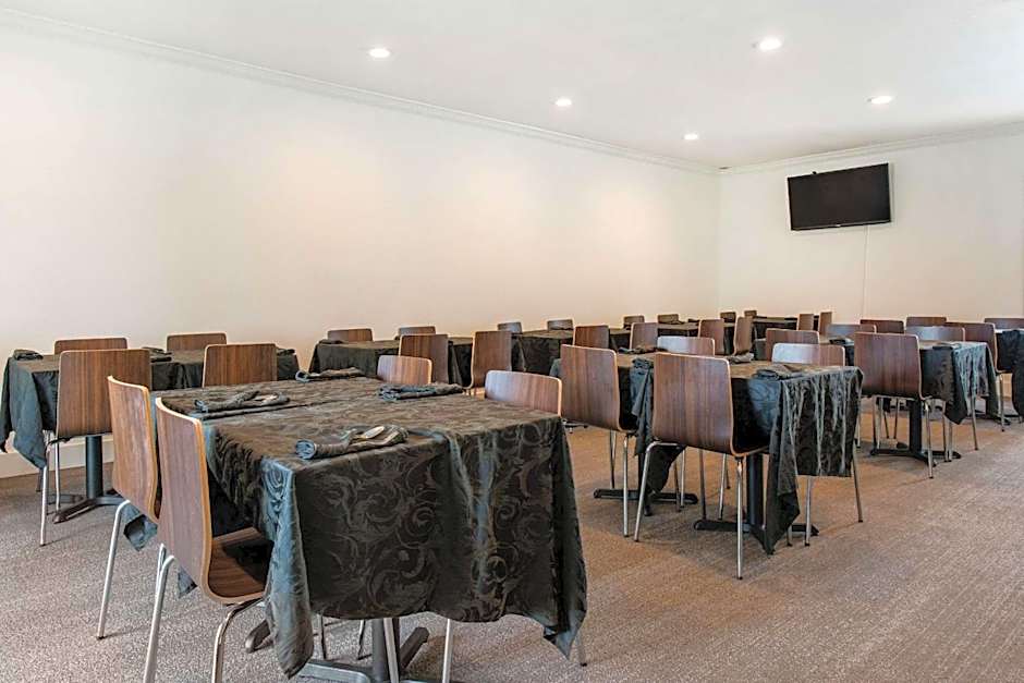 West Wing Hotel, Ascend Hotel Collection