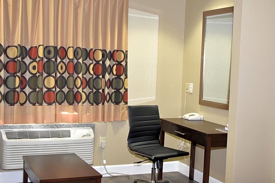 Super 8 by Wyndham Beaumont South I-10 & Walden Rd