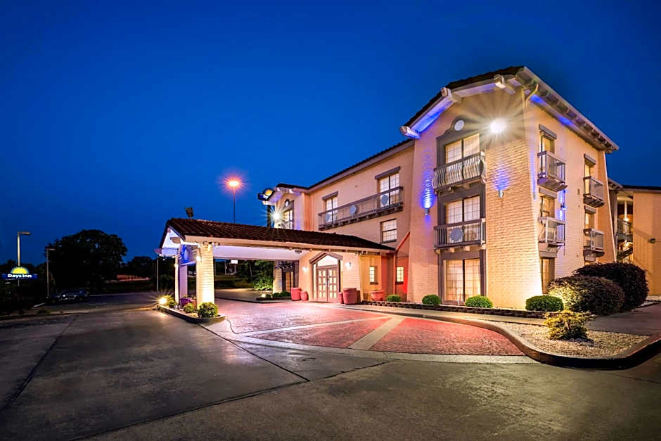 Days Inn by Wyndham Birmingham/West