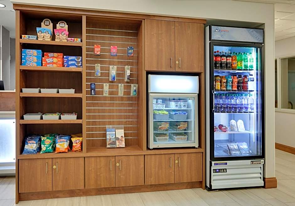 Holiday Inn Express & Suites Mitchell By IHG