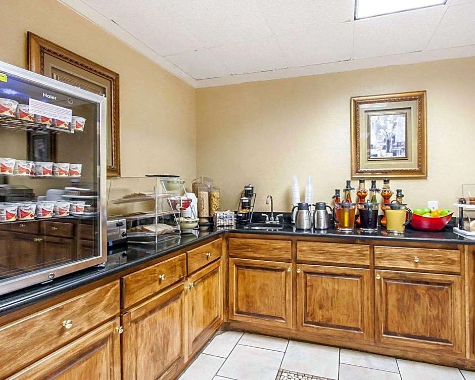 Clarion Inn & Suites University Center – Auburn, AL