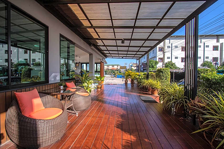 Salinsiri at ladkrabang