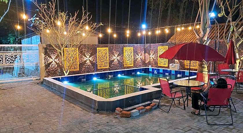 Urbanview Hotel Sakura Kampung Inggris Pare by RedDoorz