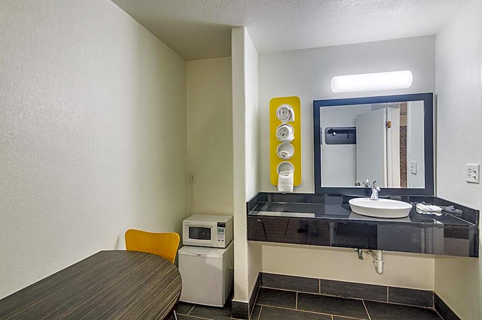 Motel 6-Childress, TX