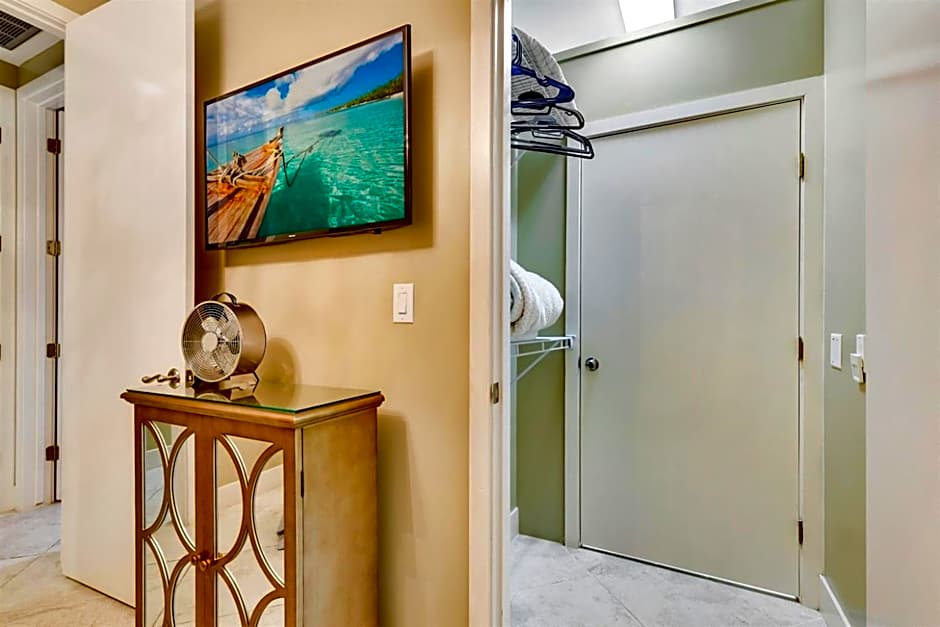 XL Terrace, Lazy River, I-O Pools, Game Room, Spa, Beach, Luxury 2-2 Penthouse!