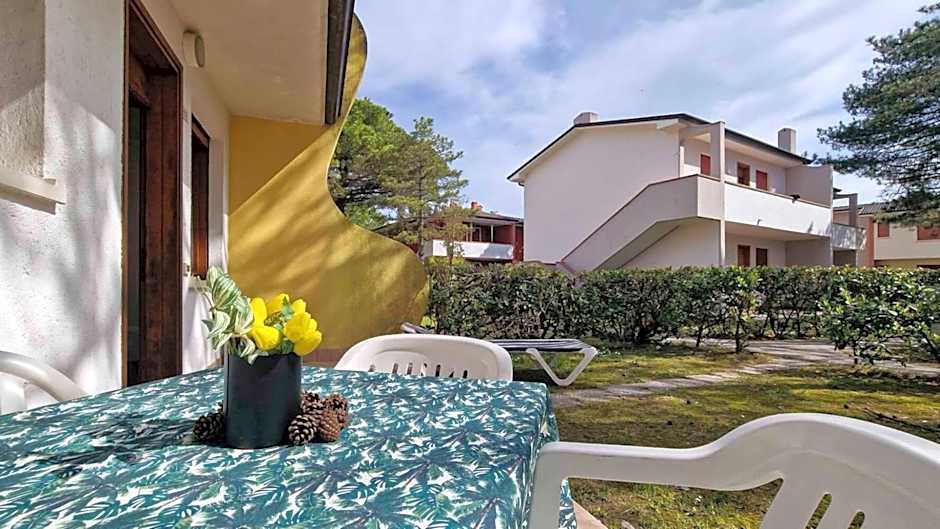 Apartment for 6 People With Shared Pool Close to the Sea - By Beahost Rentals