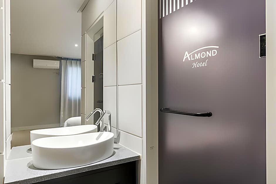 Almond Hotel Gupo Station