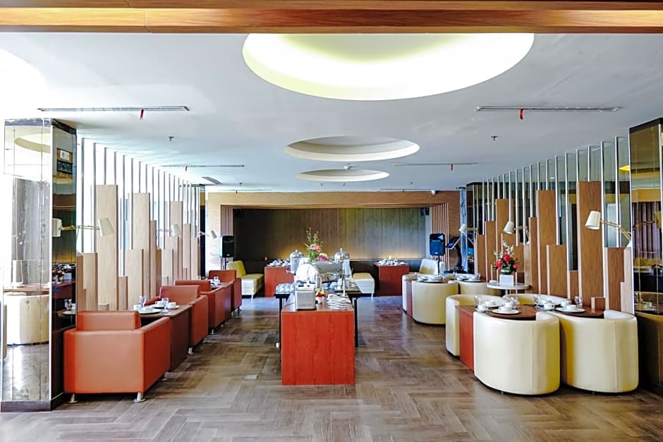 Empress Hotel Makassar City Center by LIFE